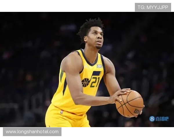 怀特闪耀全场29分钟内高效砍下30分7板9助助球队获胜